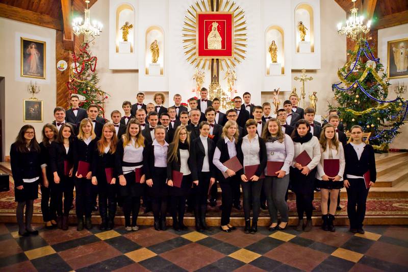 Więcej o: Koncert Kolęd w wykonaniu Chóru Salezjańskiej Szkoły Muzycznej z Lutomierska